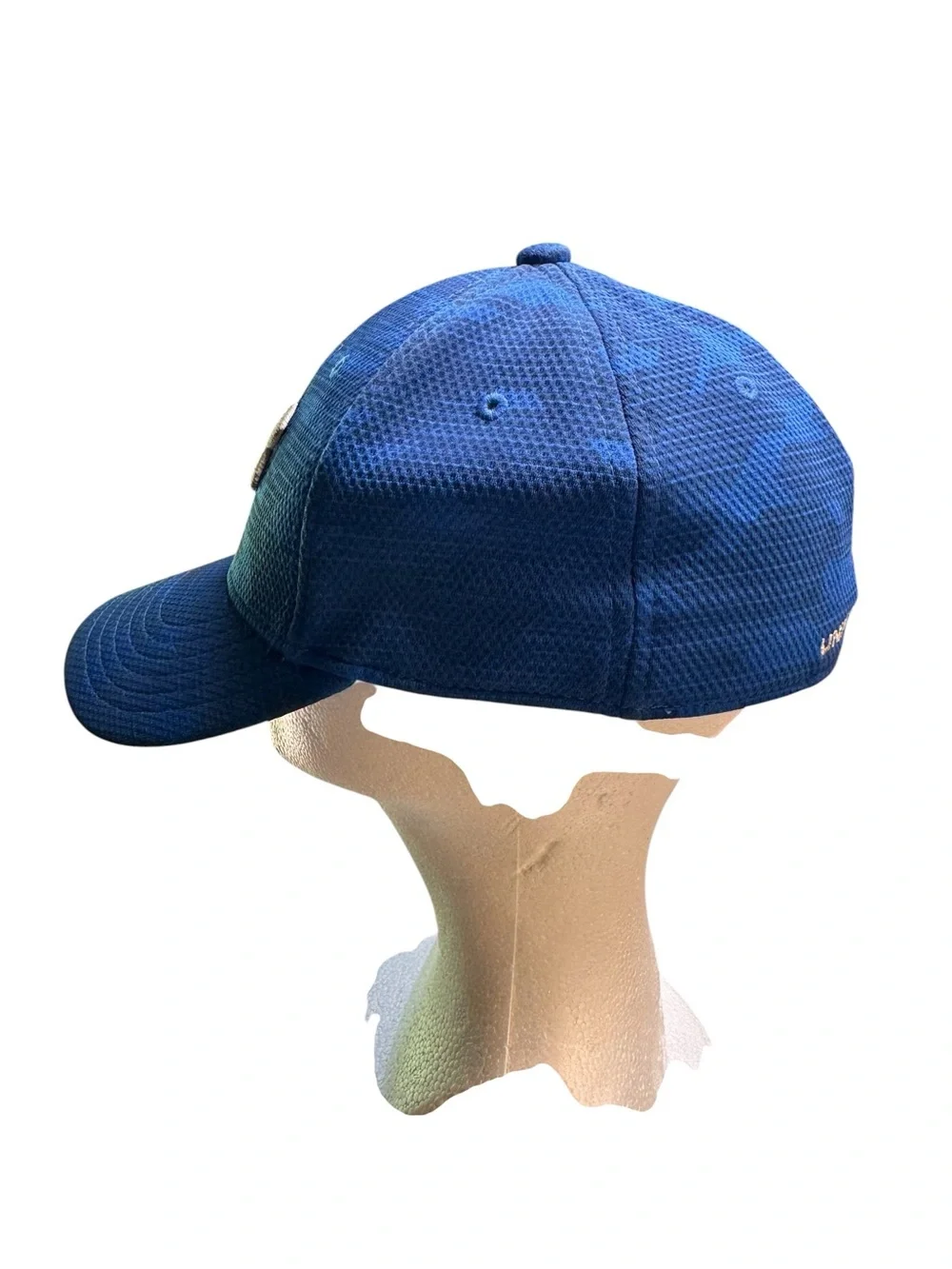 Under Armour Men's Printed Blitzing Cap - Blue Camo Fitted Hat Silver logo Youth